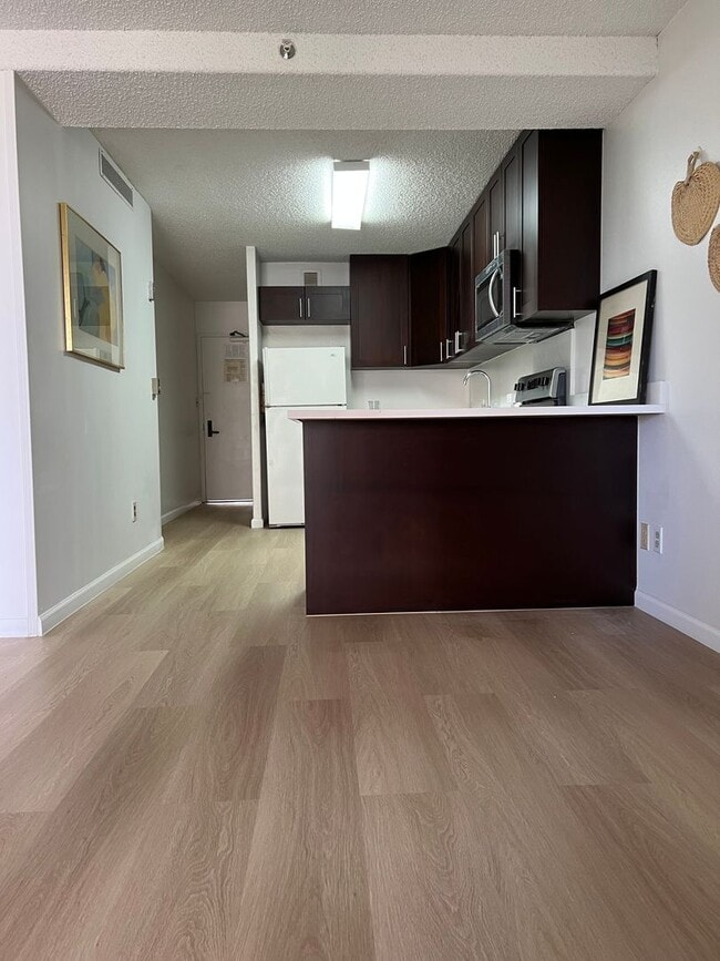 Building Photo - Ala Wai Terrace