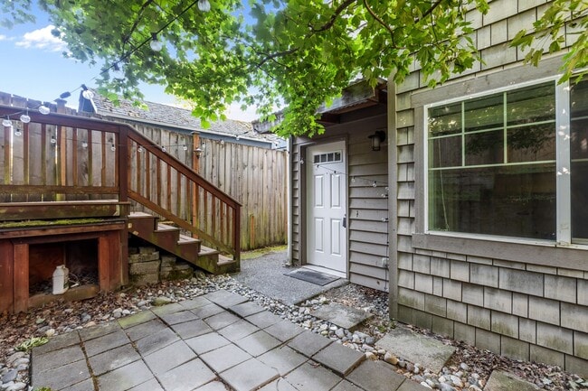 Building Photo - Charming 3 Bed Townhouse in Seattle