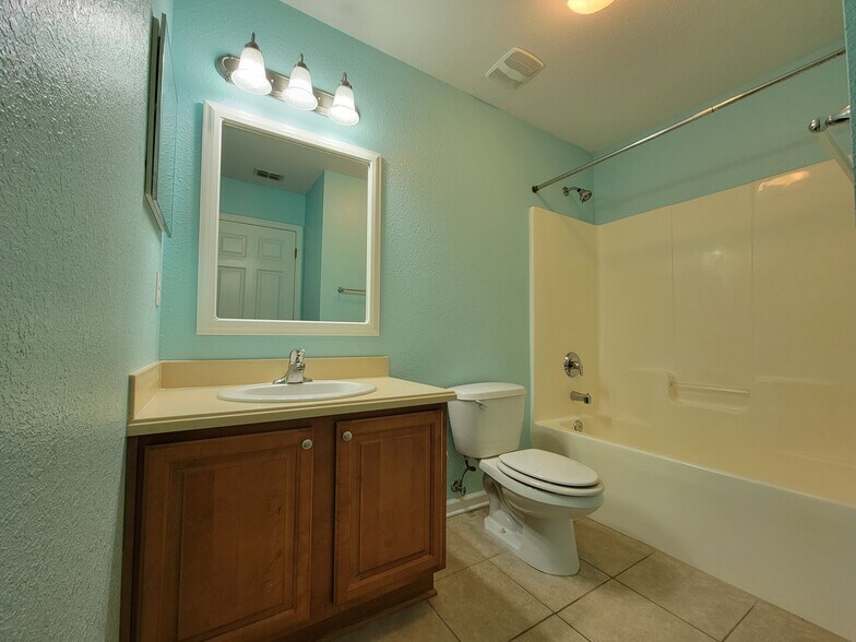 Building Photo - 2372 Quazar Cir