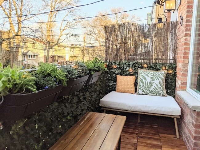 Building Photo - 33 Waverly St