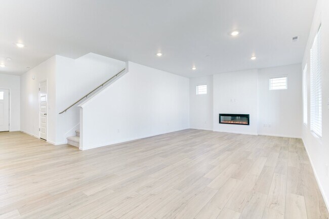 Building Photo - 6130 Crestner Dr SW