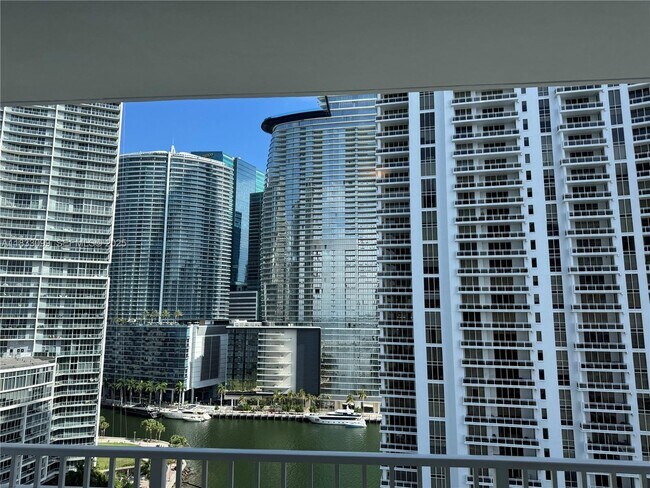 Building Photo - 801 Brickell Key Blvd