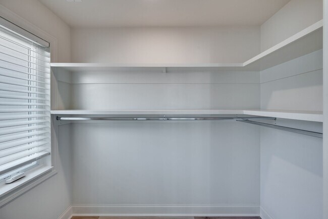 Building Photo - 2401 Inga St