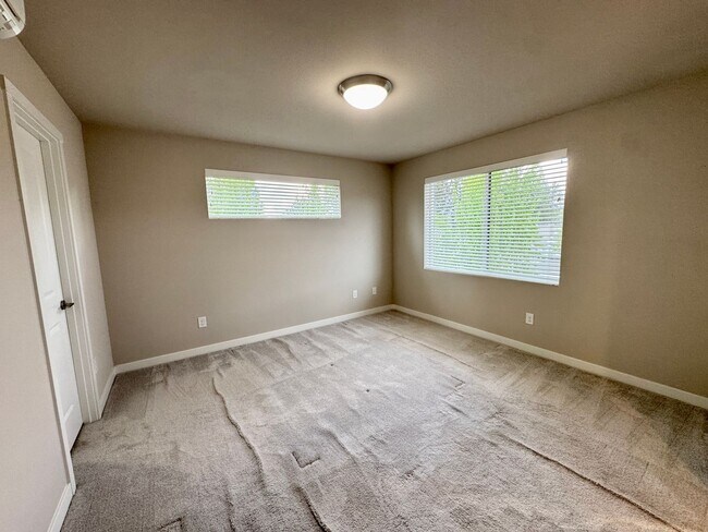 Building Photo - Village Crest Townhome!!!
