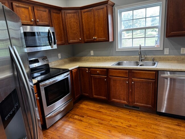 Building Photo - 806 Galloway Dr