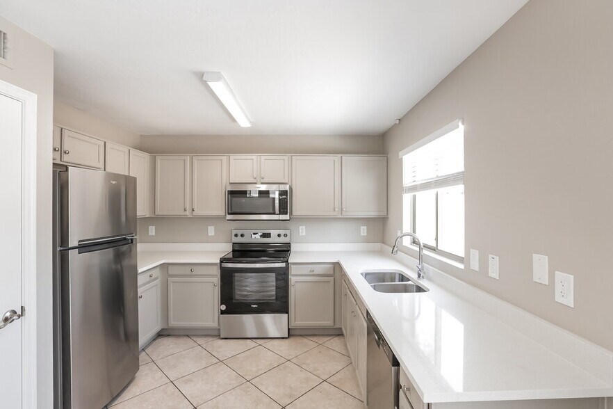 Building Photo - 6558 W Chickasaw St