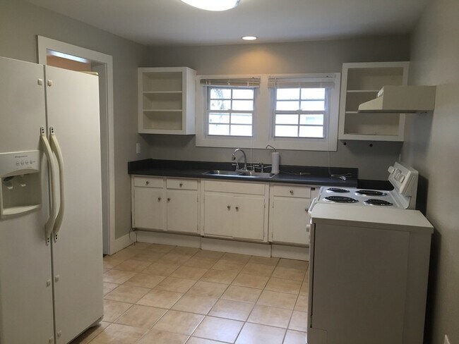 Building Photo - Wedgewood Houston!!!  3 Bed 1 Bath House Convenient to Belmont, Lipscomb & Vandy!