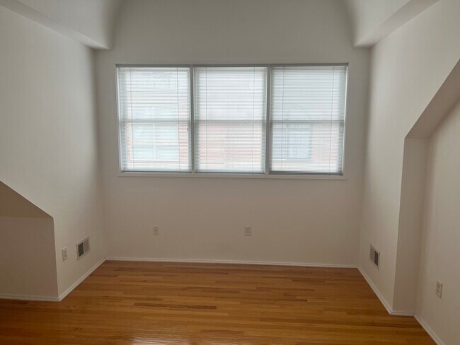Building Photo - 1686 N Quinn St