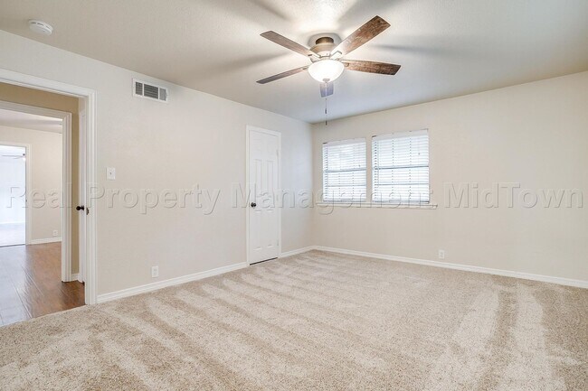 Building Photo - 1813 Thomas Pl