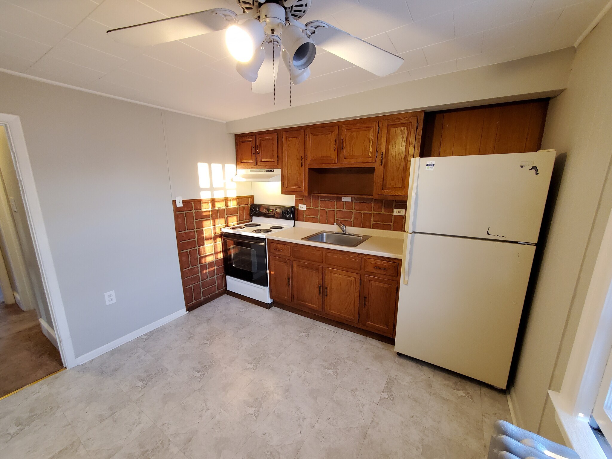 Building Photo - 396 W Clements Bridge Rd