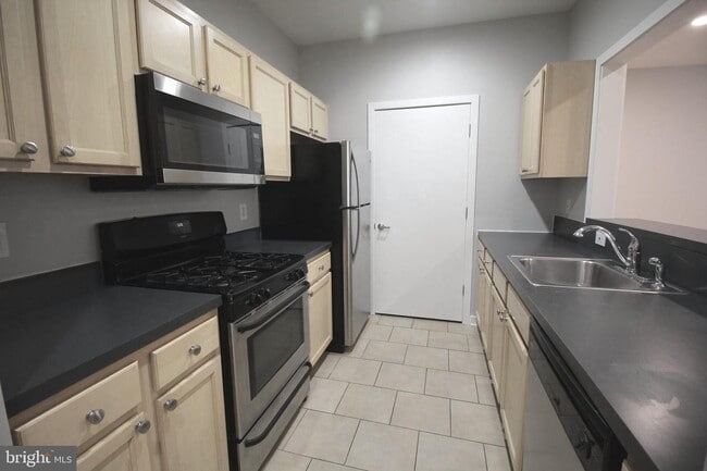 Building Photo - 20 Swan St