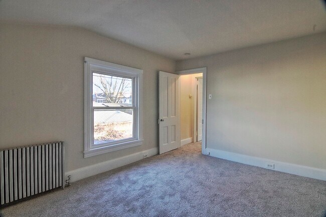 Building Photo - Manatawny Street 264/266