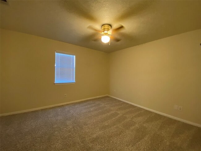 Building Photo - 311 Willowick St