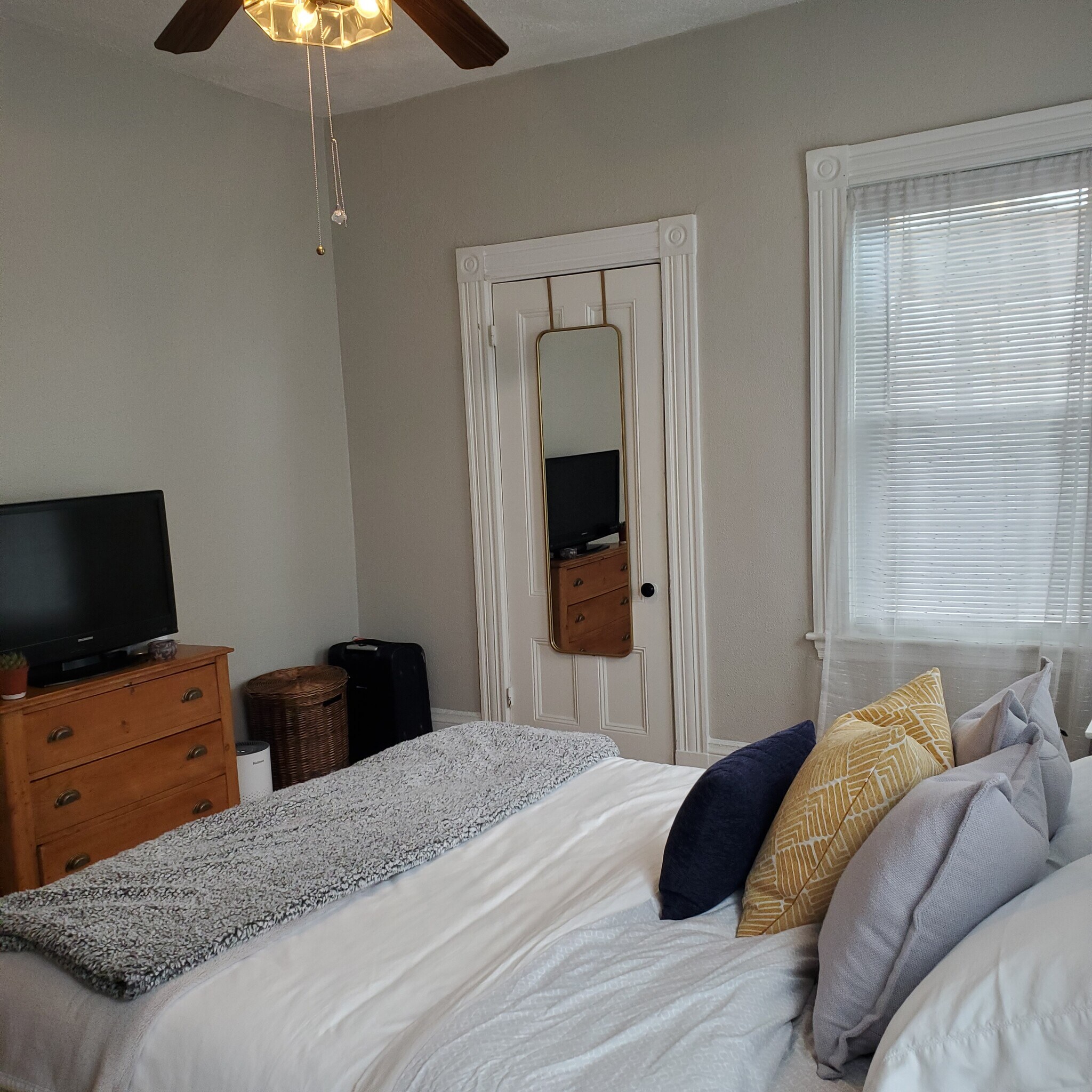 2nd Floor Bedr - 573 Cambridge Street