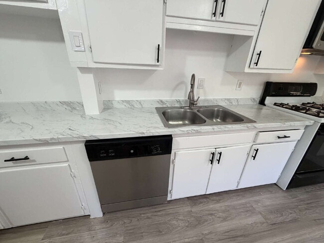 Building Photo - "Charming Concord Retreat: 3-Bedroom, 2-Bath Haven on Bel Air Drive!"