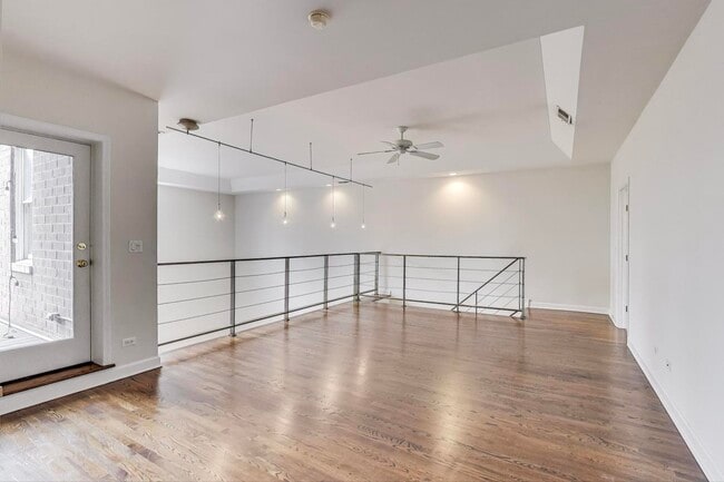 Building Photo - 816 W Hubbard St