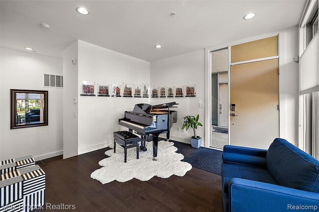 Building Photo - 284 Alfred St