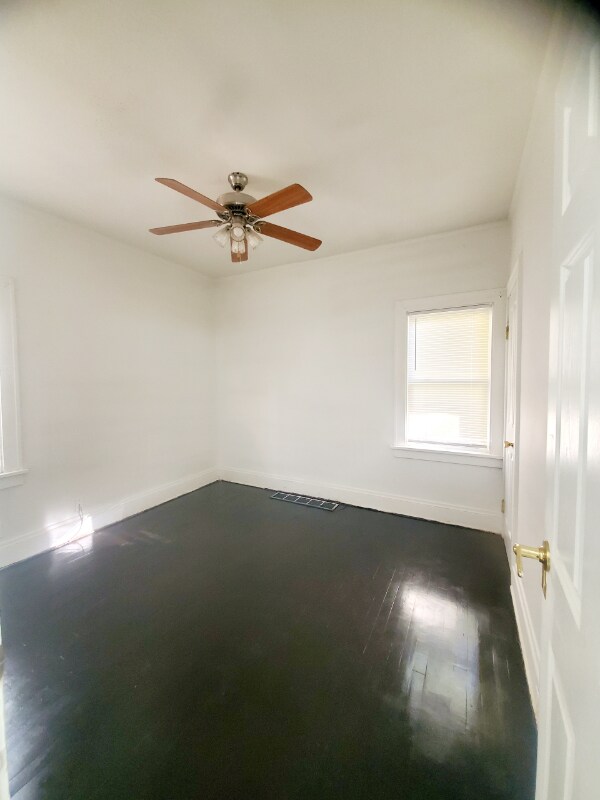 Building Photo - 11806 Farringdon Ave