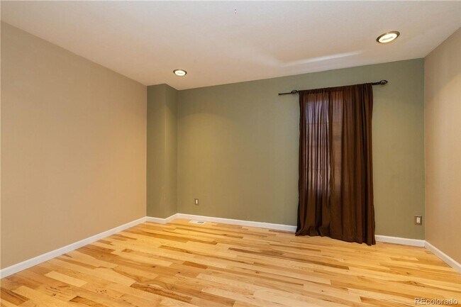 Building Photo - Beautiful Two Bedroom Two Bath Townhome in Indian Creek