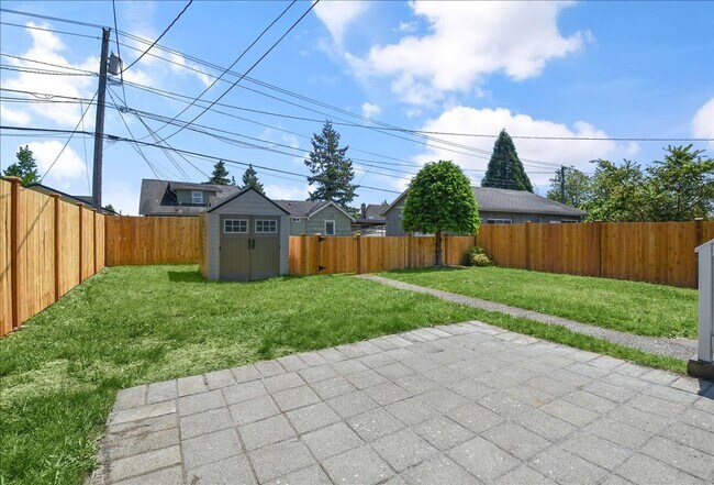 Building Photo - 1511 McDougall Ave
