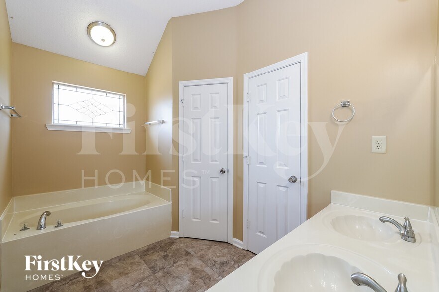 Building Photo - 6454 Manchester Dr