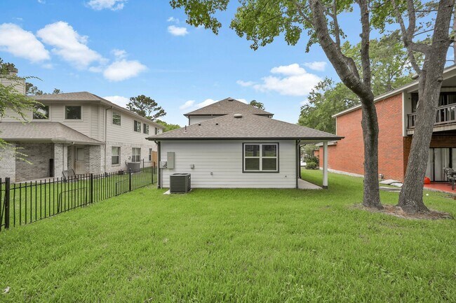 Building Photo - 3346 Torrey Pines Dr