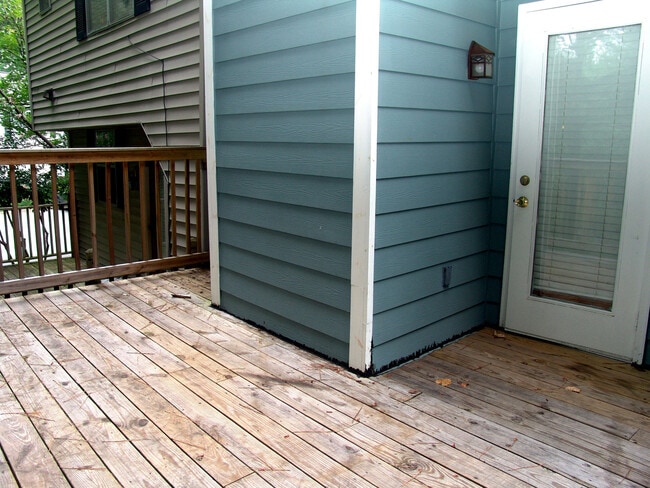 Building Photo - 2 Bedroom Condo in Dunwoody Plantation