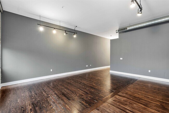 Building Photo - 1312 Live Oak St