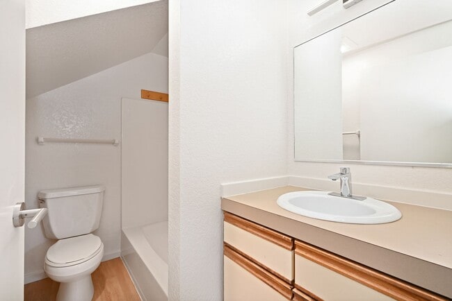 Building Photo - Welcome Home to Terrace View!