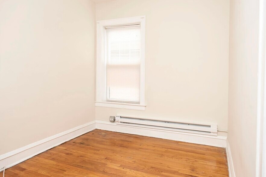 Building Photo - 2100 W Giddings St