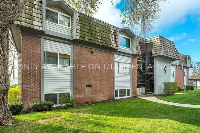 Building Photo - 1660 Willowbrook Dr