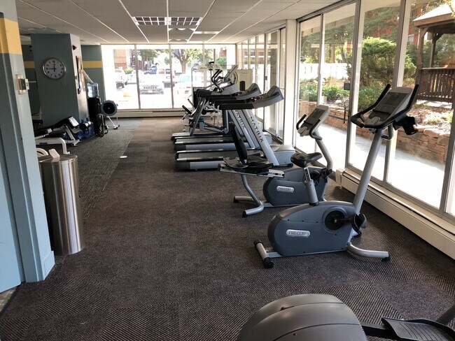 Building Photo - Penn Square