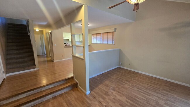 Building Photo - 8341 Valley View Ct