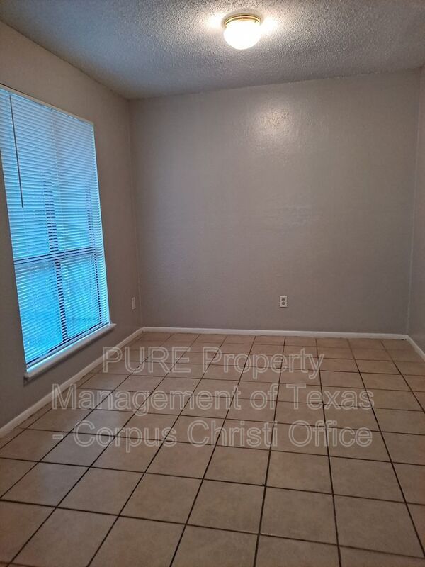 Building Photo - 5001 Middlecoff Cir