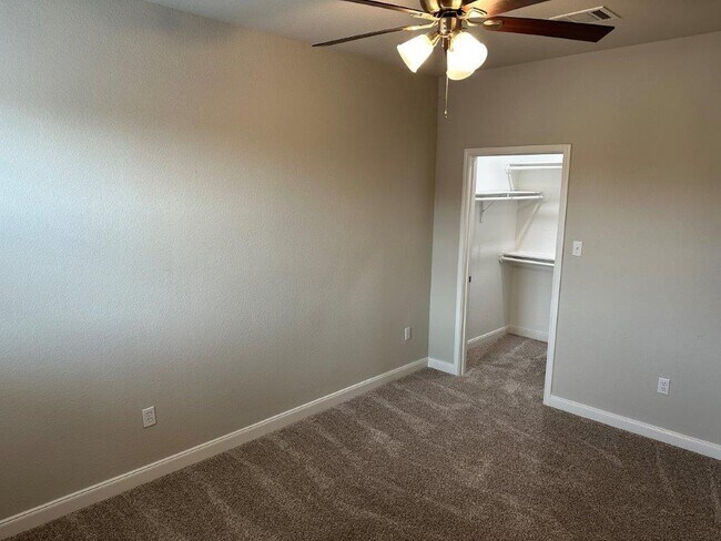 Building Photo - 16419 Lakewood Field Dr