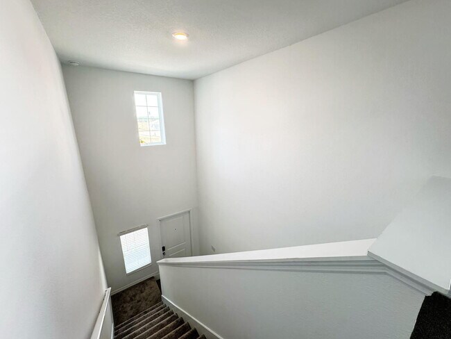 Building Photo - Single Family 4 Bedroom Home for Rent