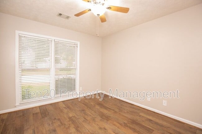 Building Photo - 7032 Robin's Nest Dr