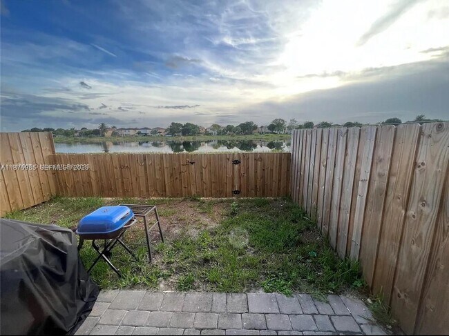 Building Photo - 1166 SE 23rd Ave