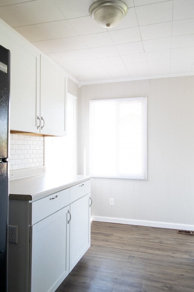 Building Photo - 2373 Vale Dr