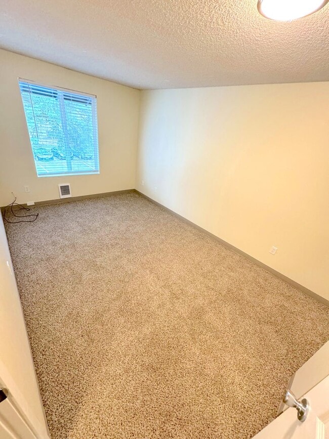 Building Photo - (946) 2780-J - Beautiful Updated 2-bedroom...