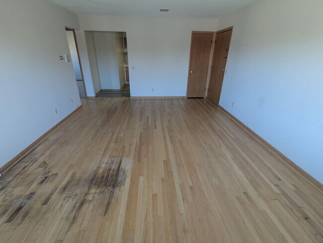 Building Photo - 909 S Brooks St