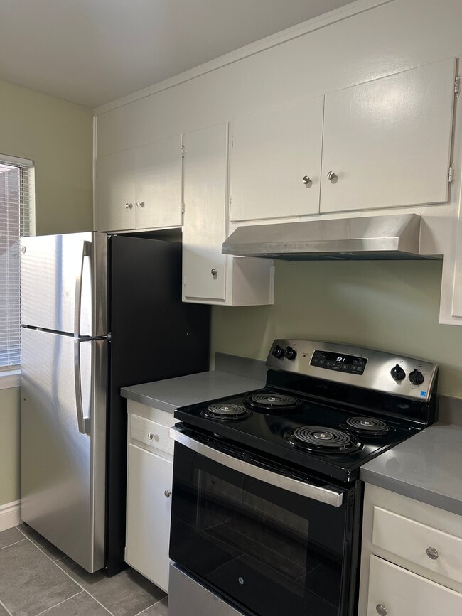 Building Photo - 2125 92nd Ave