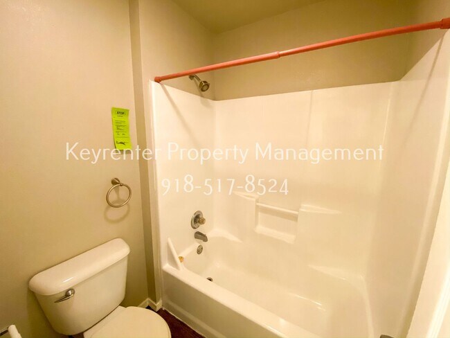 Building Photo - 3 Bed | 1.5 Bath in Central Tulsa!