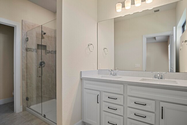 Building Photo - 4837 Chantilly Rd