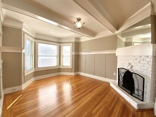 Building Photo - 1BR W/ Bonus Room. In-Unit LAUNDRY! DISHWASHER! PARKING AVAILABLE!