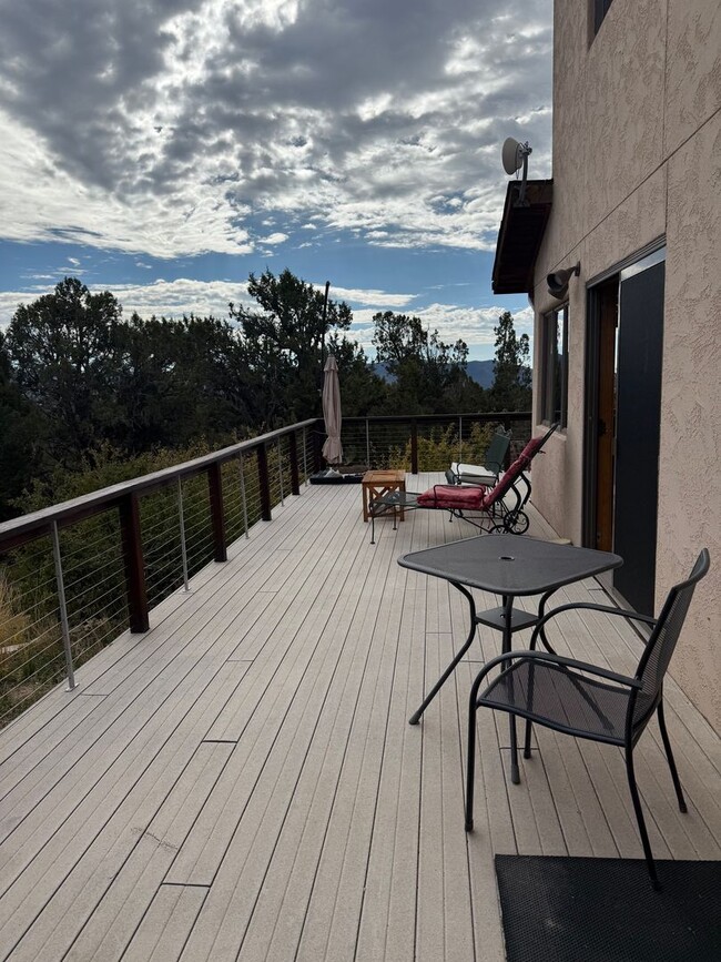 Building Photo - Charming Southwestern Stucco Home