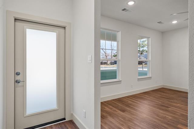 Building Photo - 506 E Kimball St