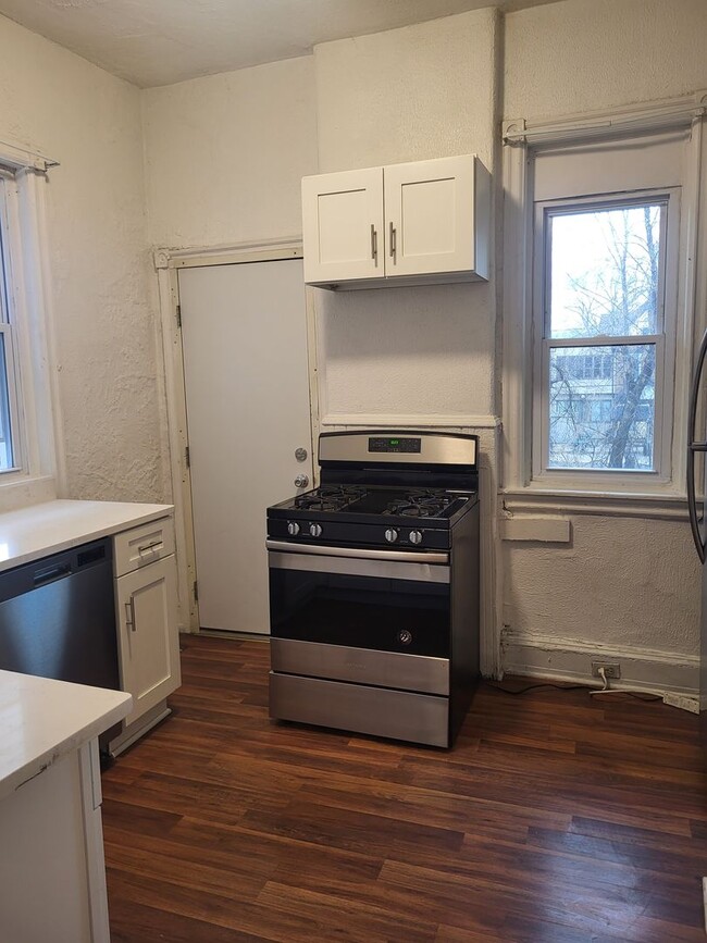 Building Photo - Available July 5, 2026! Spacious 4 bedroom...