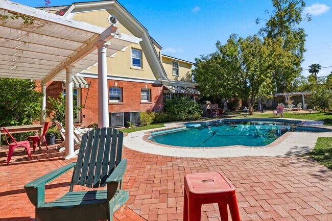 Building Photo - WONDERFUL HISTORIC 5 BED 3 BATH PROPERTY WITH CARRIAGE HOUSE