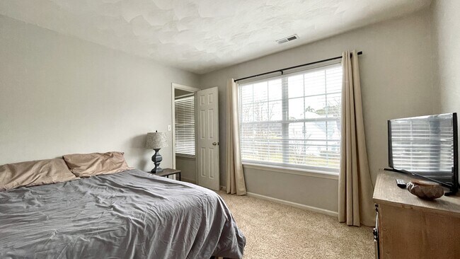 Building Photo - 2248 Ships Crossing